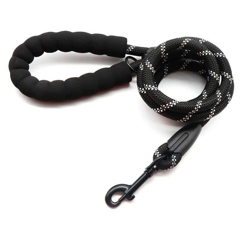 Pet traction rope with reflective silk